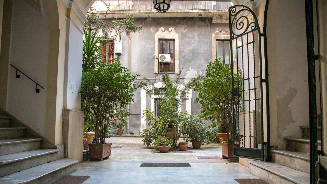 The House Apartment Catania Luaran gambar