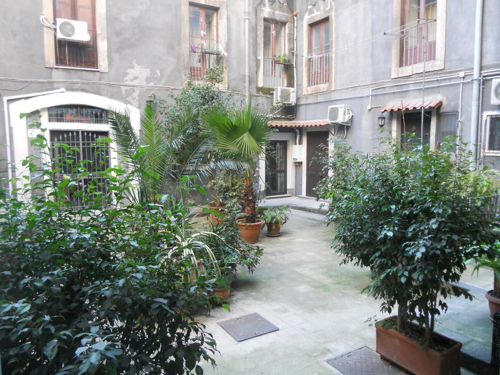 The House Apartment Catania Bilik gambar