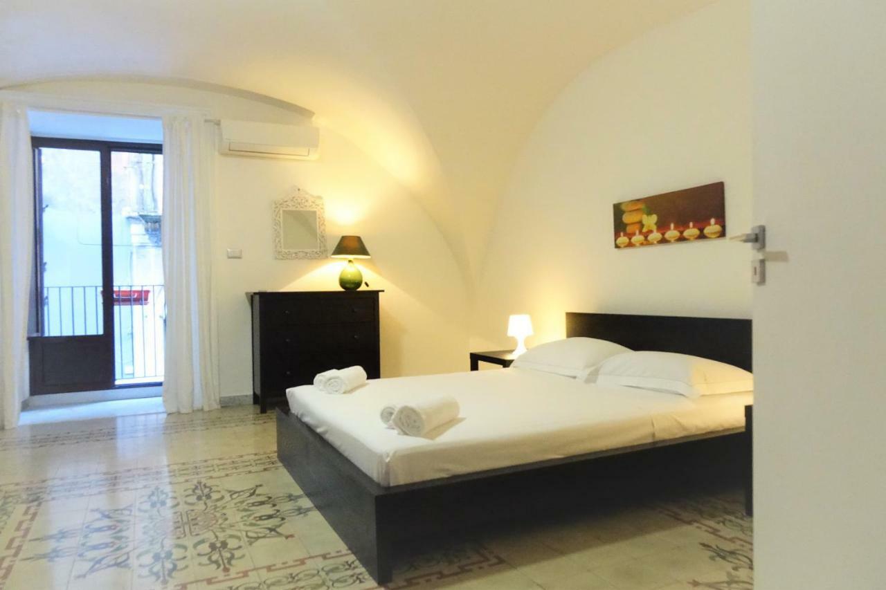 The House Apartment Catania Luaran gambar